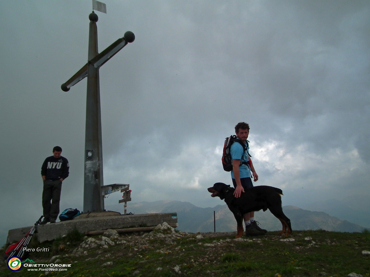 44 con noi Alessio col cane Zeus....JPG